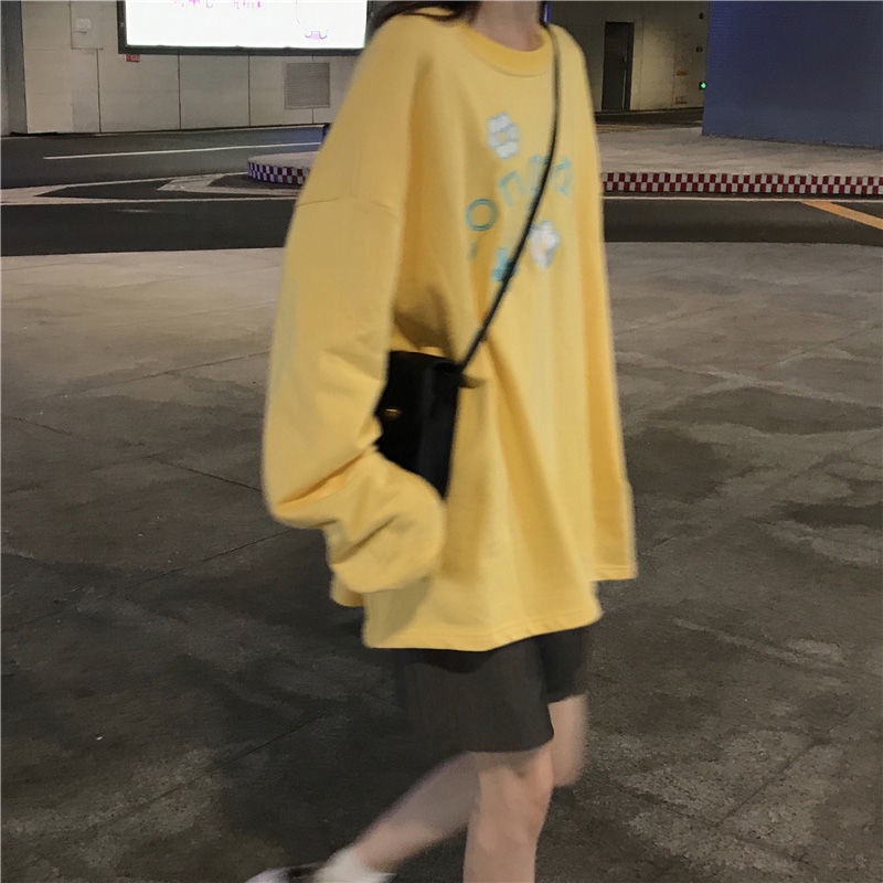 Áo thun IELGY cổ tròn dáng rộng thêu hình hoa trang trí thời trang dành cho bạn nữ