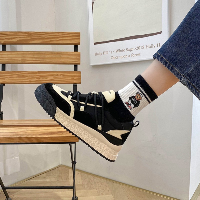 Giày thể thao nữ đế bằng phối da lộn, Giày sneaker nữ độn đế có viền phối màu phong cách trẻ trung năng động | BigBuy360 - bigbuy360.vn