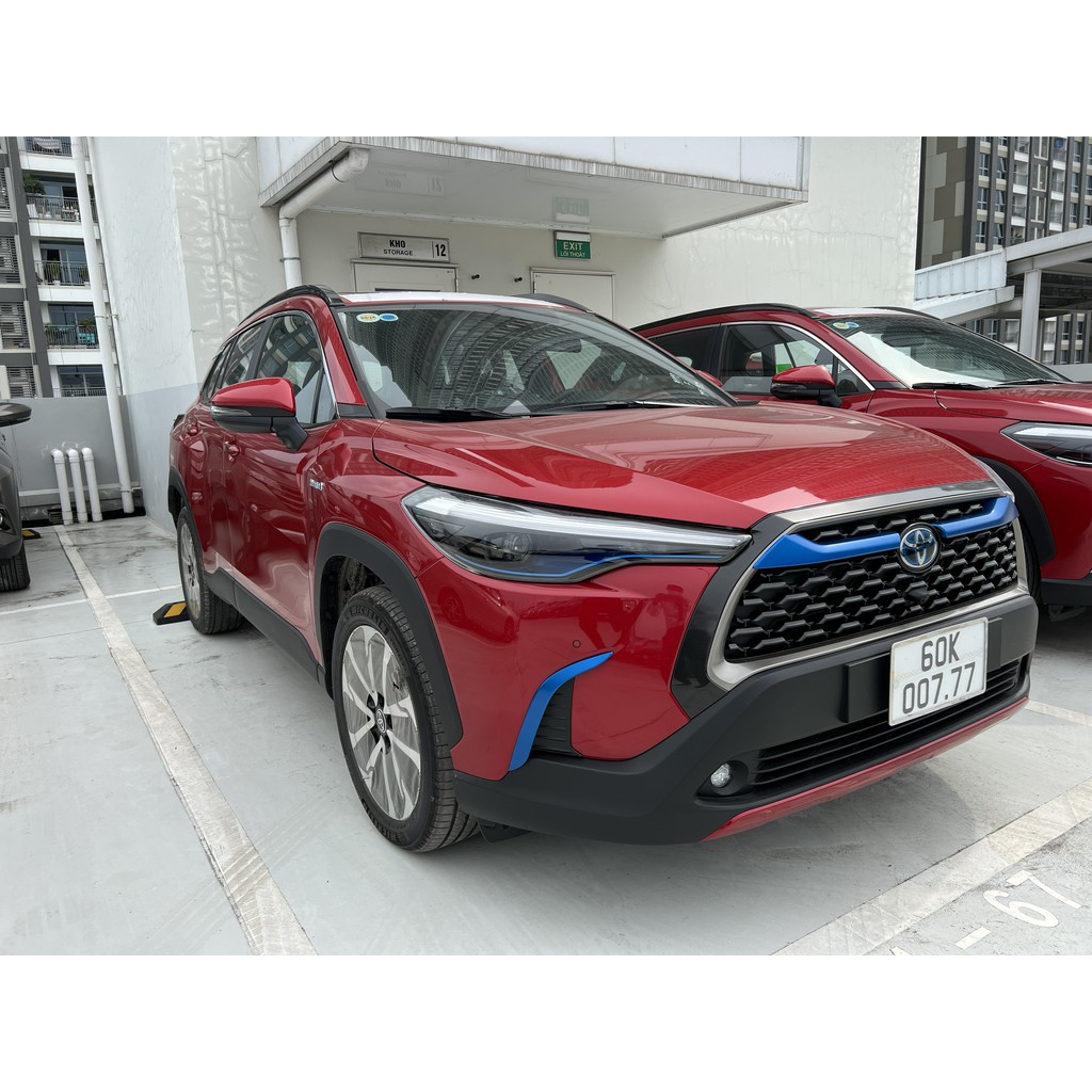 Ốp Calang Xe Toyota Cross 2019 2020 2021 có 2 màu lựa chọn