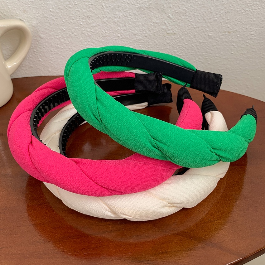 Băng đô thiết kế xoắn chống trượt giúp rửa mặt tiện lợi