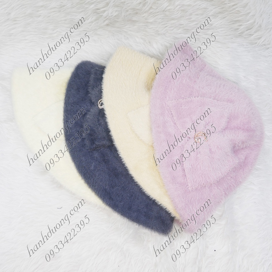 Mũ  bucket vành cụp lông xù hàng quảng châu gắn nơ kèm mặt sắt chữ G, vành rộng 5cm, phía trong có 2 dây rút phía trong