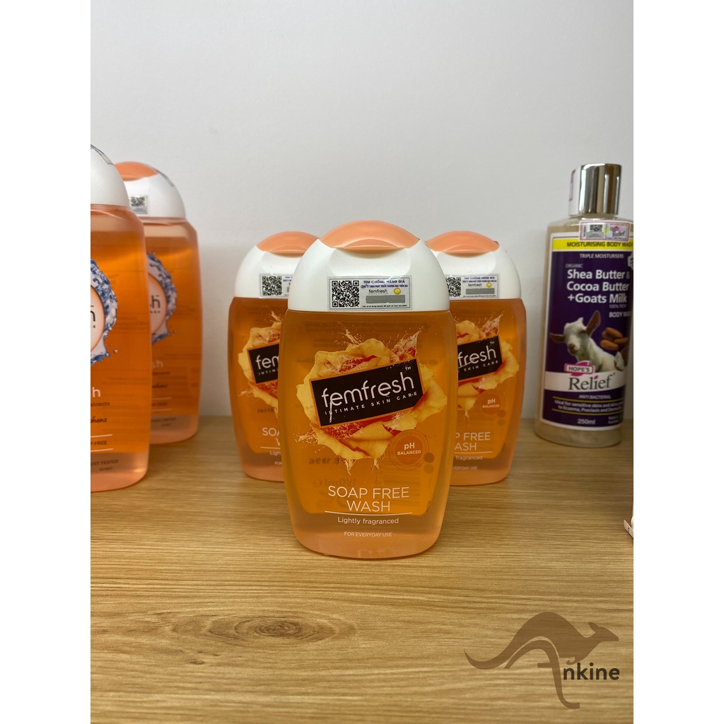 Dung dịch vệ sinh phụ nữ cao cấp Femfresh Active Wash