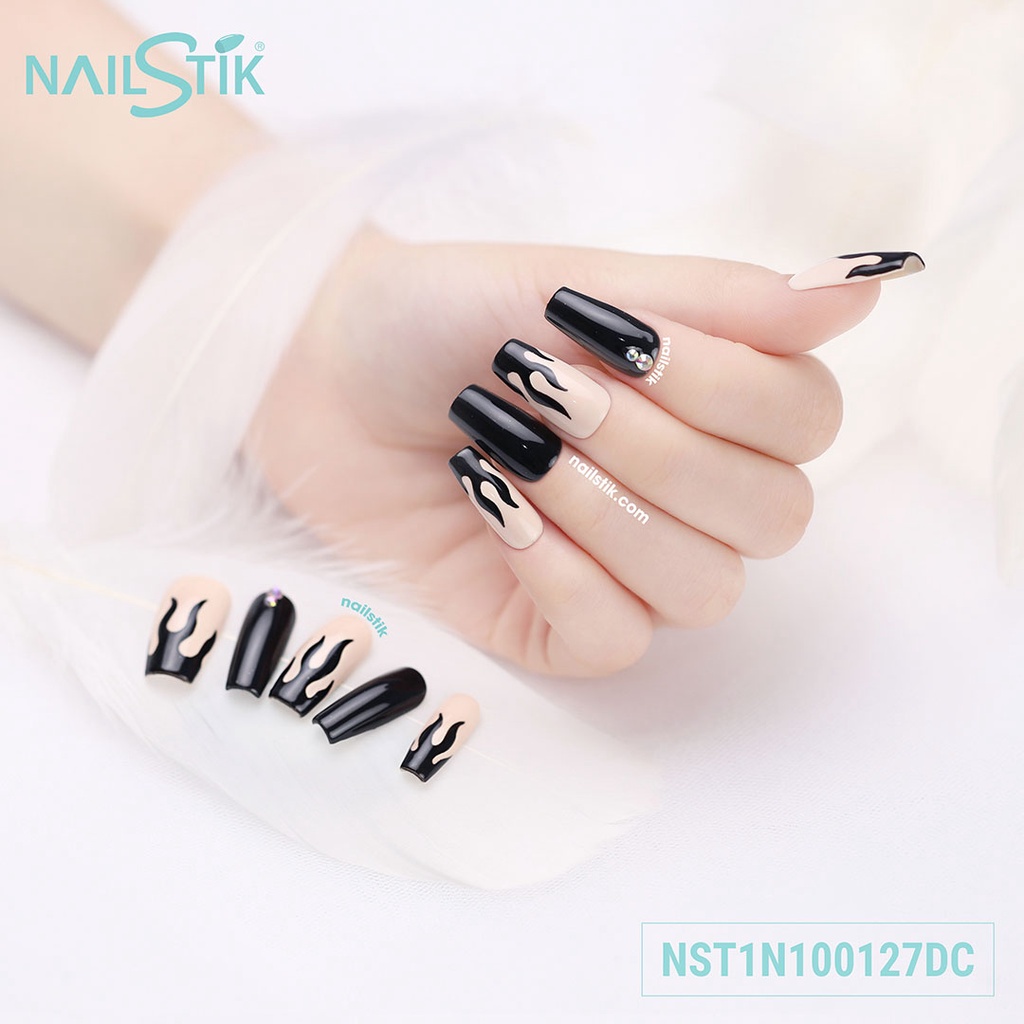 Móng úp thiết kế by NAILSTIK, màu đen, form móng coffin, dài, 127