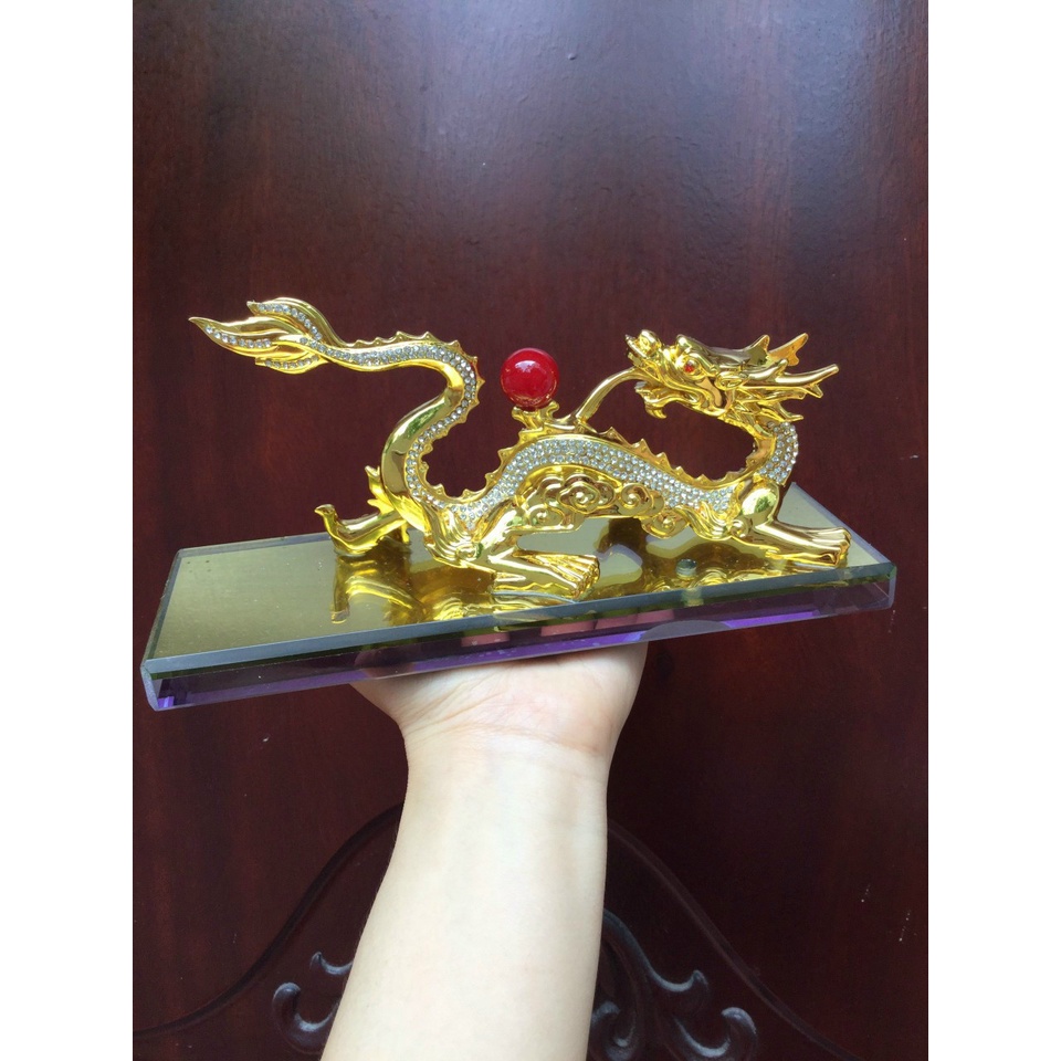 Tượng rồng vàng nhả ngọc phong thủy tặng kèm nước hoa trang trí trên taplo xe ô tô, xe hơi