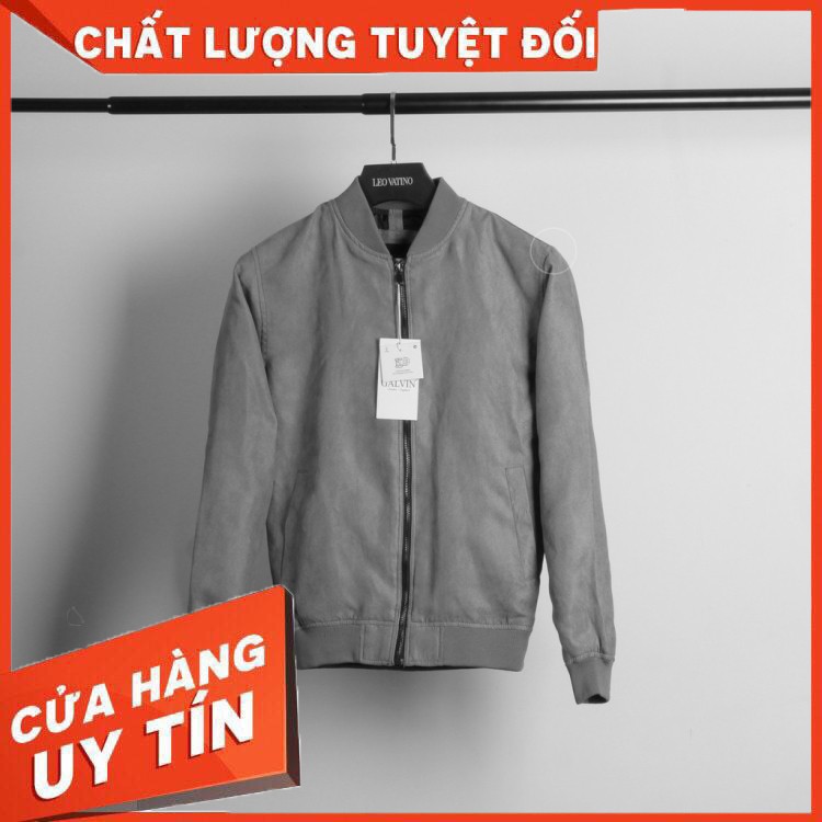 Áo khoác bomber  da lộn .Đảm bảo ae mê tít khi cầm áo lên. Chất da lộn mềm mượt, chống nước và giá cả vừa túi tiền