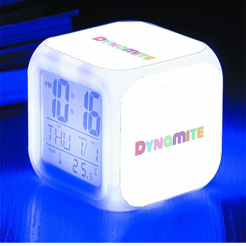 Đồng hồ báo thức để bàn in hình BTS Dynamite LED đổi màu