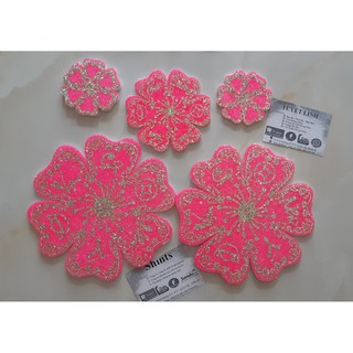 Hoa đào bằng xốp: 30k /  bịch / 21 bông như hình