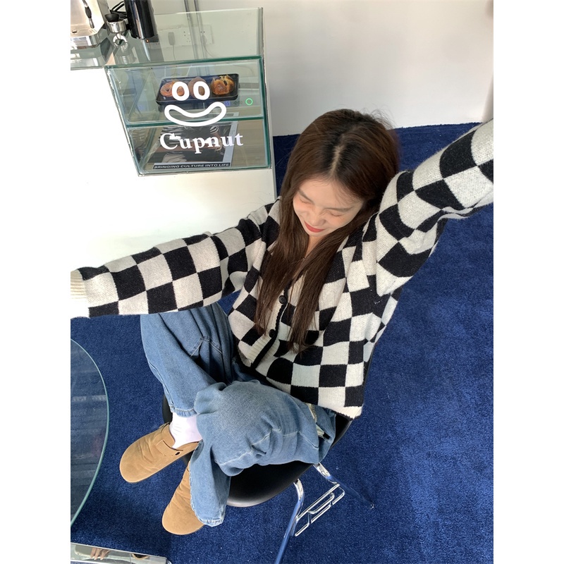 Áo khoác cardigan dệt kim dáng rộng sọc caro thời trang Hàn Quốc cổ điển 2 màu tùy chọn cho nữ | BigBuy360 - bigbuy360.vn