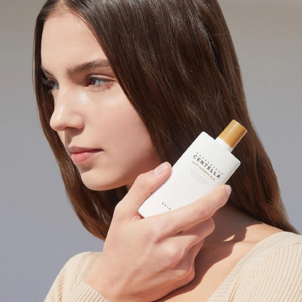 Kem Chống Nắng CENTELLA-Chống Nắng Nâng Tông Da, Lành Tính Chiết Xuất Rau Má - Skin1004 Madagascar Centella Air-Fit .