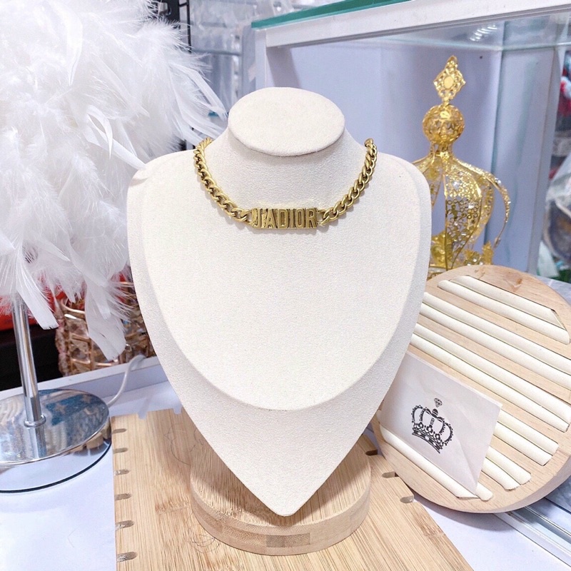Vòng cổ choker thời trang hot trend