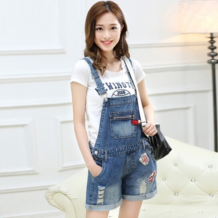 Quần Yếm Jean Short Nữ Wash Rách Thêu Logo