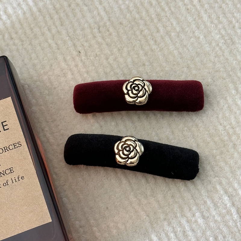 Kẹp Tóc Nhung Đen Đính Hoa Trà Phong Cách Retro