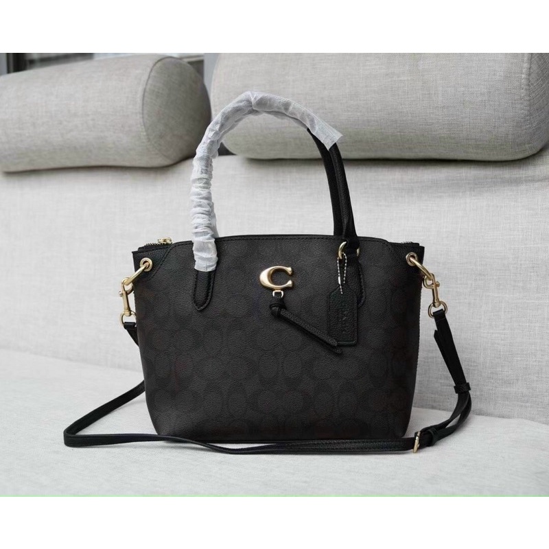 Túi xách Coát có khoá kéo dư xịn