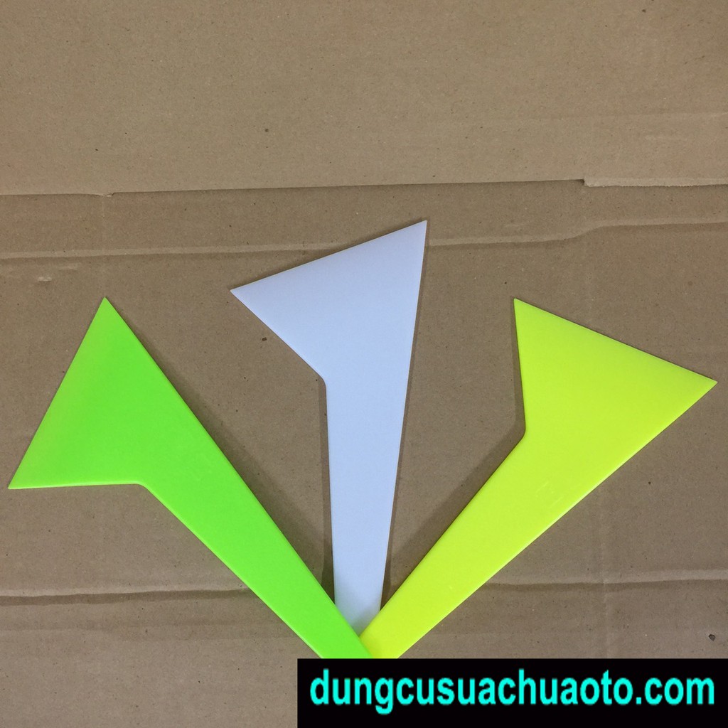 Dụng cụ lược dán phim tam giác