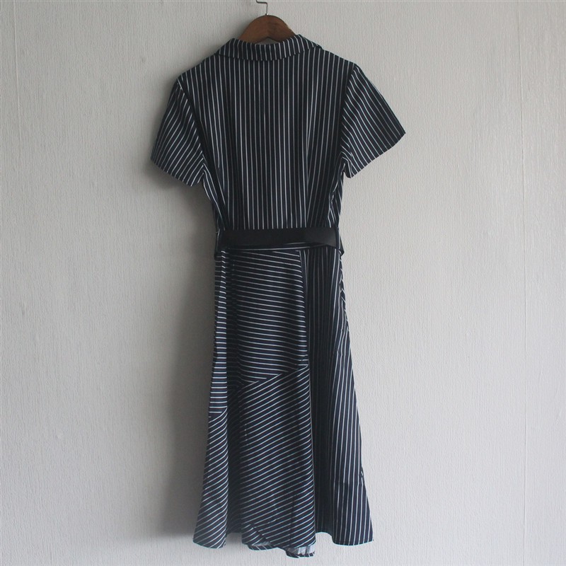 Đầm Lily kẻ sọc