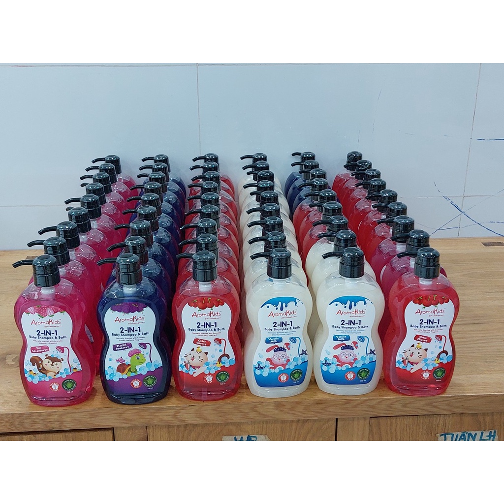 Sữa tắm gội cho bé; sữa tắm gội trẻ em; sữa tắm cho bé AromaKids,750ml (Malaysia)- Hương dâu