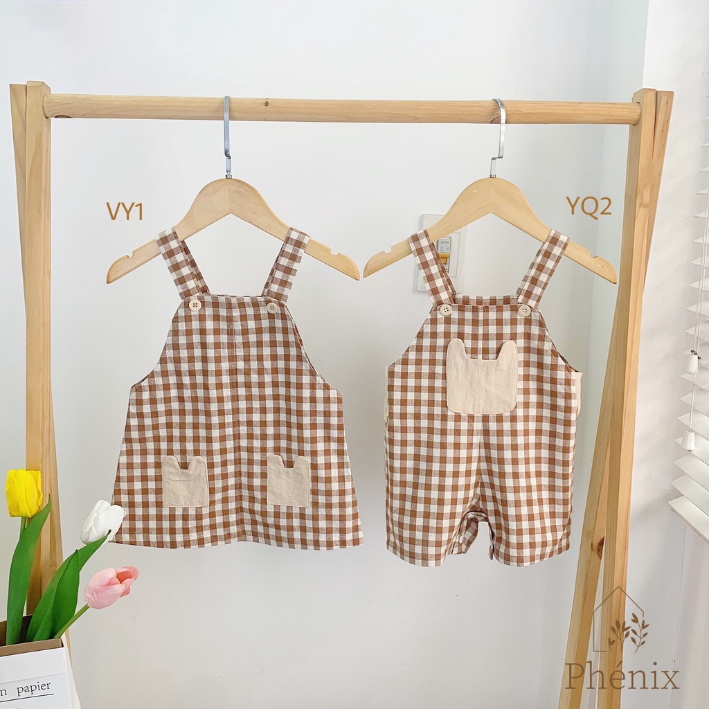 Yếm caro nâu phối túi thỏ be thiết kế cho bé Phénix