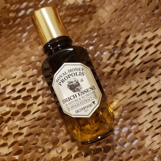 Tinh chất sáp ong Skinfood royal honey propolis essence 50ml