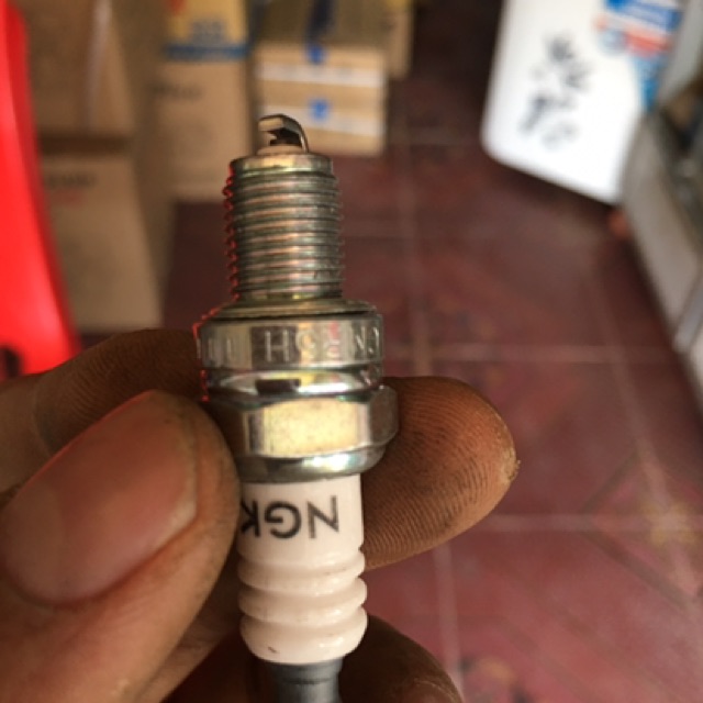 BUGI MÁY CẮT CỎ 4 THÌ NGK CÔNG NGHỆ NHẬT BẢN
