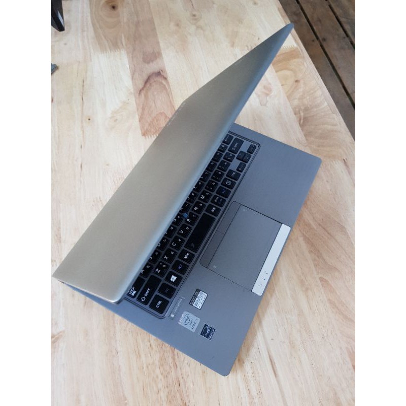 Toshiba Z30 gọn nhẹ 1.1kg pin lâu >5h mượt mát bền ổn định | BigBuy360 - bigbuy360.vn