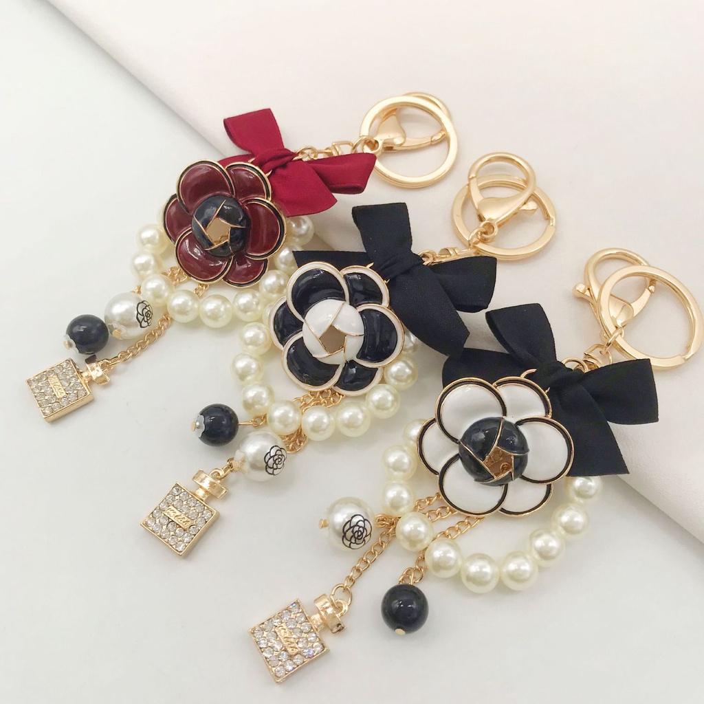 Móc Khóa Kim Loại Hình Hoa Trà Đính Ngọc Trai Thời Trang