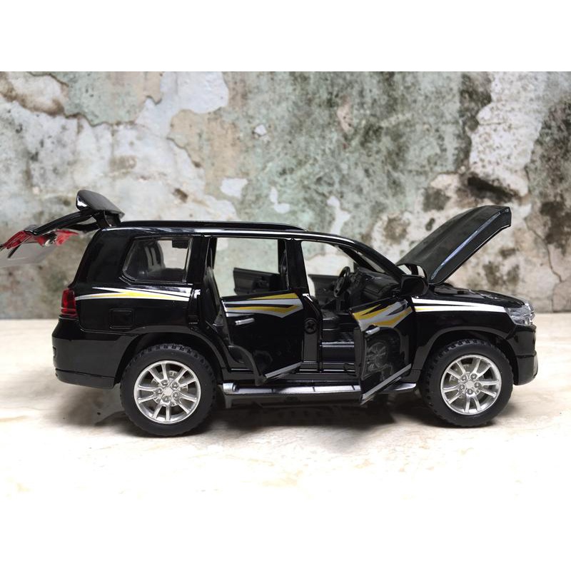 Mô hình xe ô tô TOYOTA  Land Cruiser 1:32