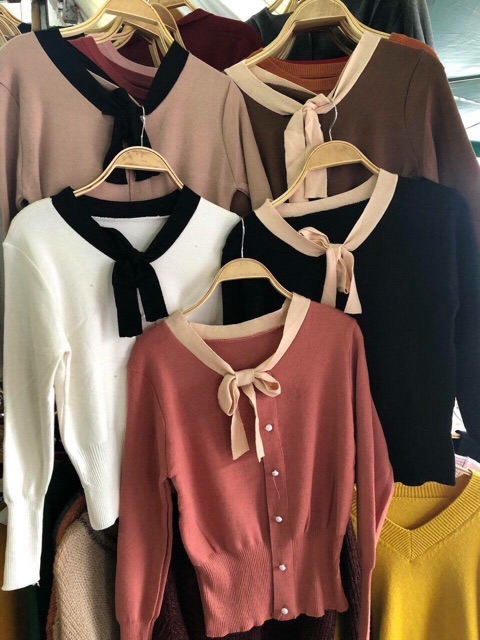 Áo len cúc ngọc cổ nơ