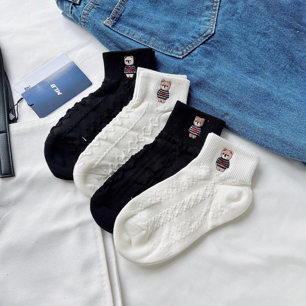 Tất cổ thấp thêu hình gấu tone trắng đen
