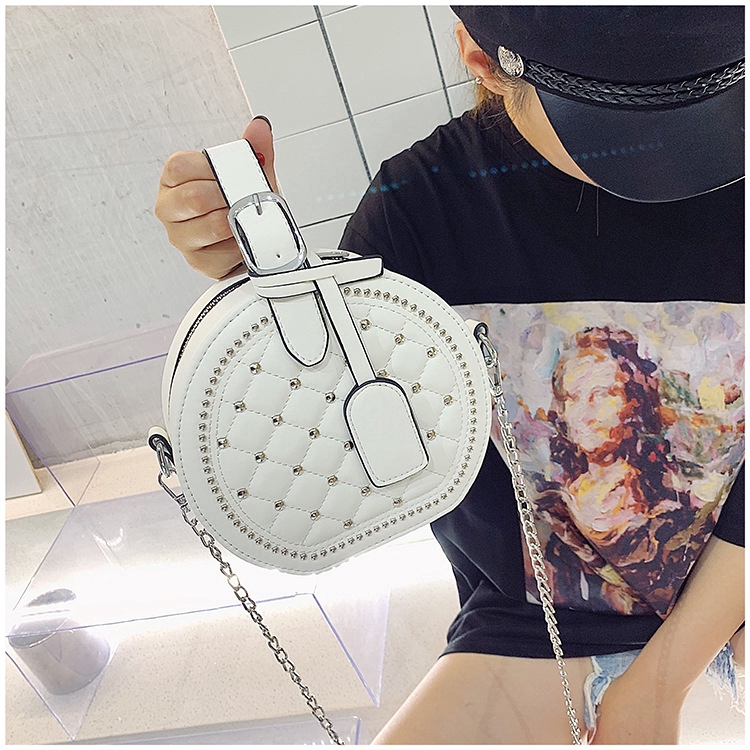 Túi đeo chéo IELGY kiểu dáng tròn đính đinh tán cá tính thời trang dành cho nữ