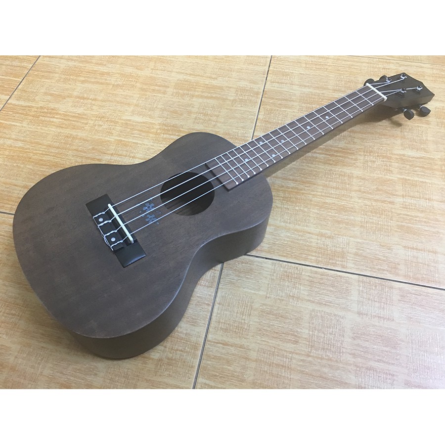 ( MUA 1 TẶNG 4 ) ĐÀN UKULELE CONCERT GỖ MÀU TRÀ MẪU 3 - HÀNG CÓ SẴN