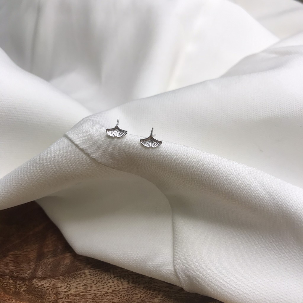 Khuyên tai bạc 925 lá sen nhỏ nhắn mới lạ độc đáo đáng yêu xinh xắn trẻ trung Dế Bạc - K5998