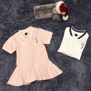 Váy thêu hoa babygap