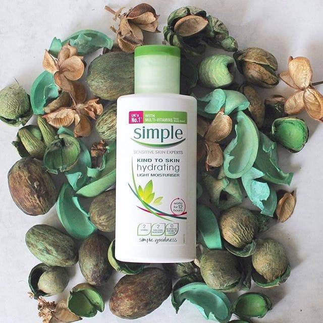 Simple Lotion Dưỡng Ẩm Hydrating Light Moisturiser - Kem dưỡng ẩm Simple Kind To Skin 125ml