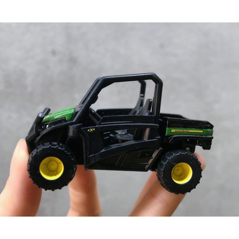 Mô hình xe John Deere tỷ lệ 1:32