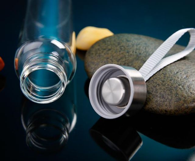 CHAI THUỶ TINH 500ML NẮP CÓ DÂY XÁCH