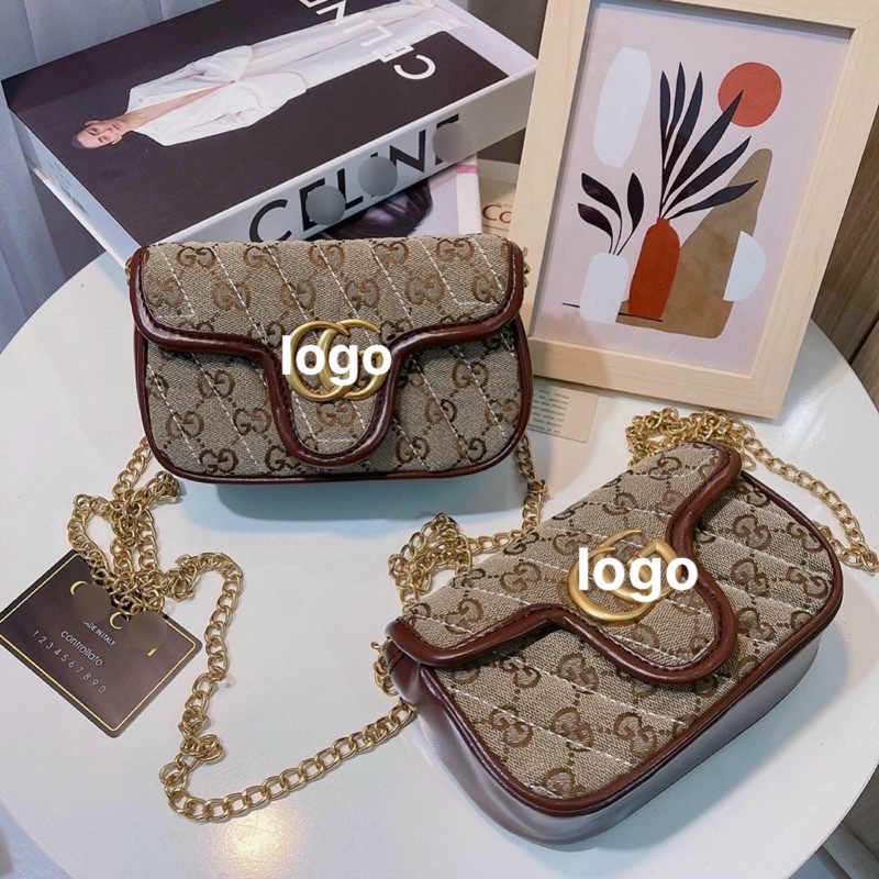 Túi Đeo Chéo Logo Vàng Viền Túi Nâu Thêu Hoạ Tiết Chữ