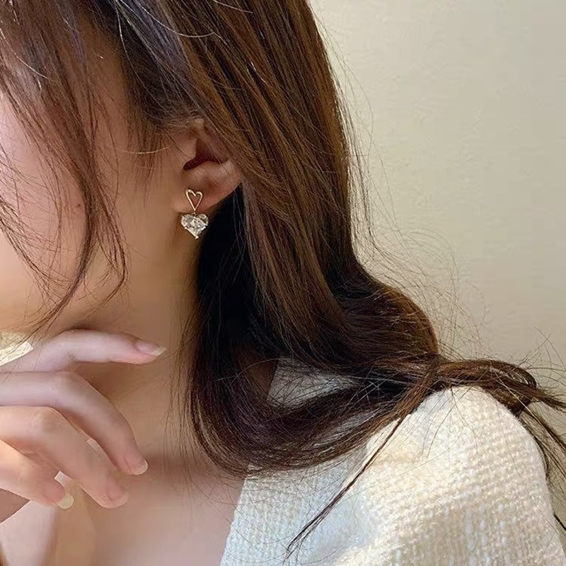 Khuyên Tai Hình Trái Tim Đính Đá Zircon Xinh Xắn Phong Cách Hàn Quốc 2021