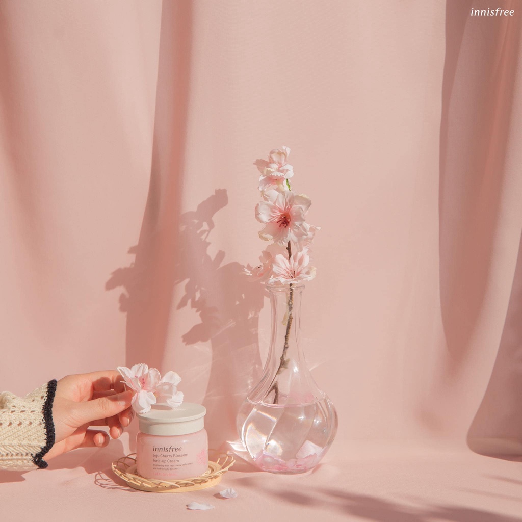 Kem Dưỡng Nâng Tông Da Trắng Sáng Chiết Xuất Hoa Anh Đào Innisfree Jeju Cherry Blossom Tone Up Cream 50ml