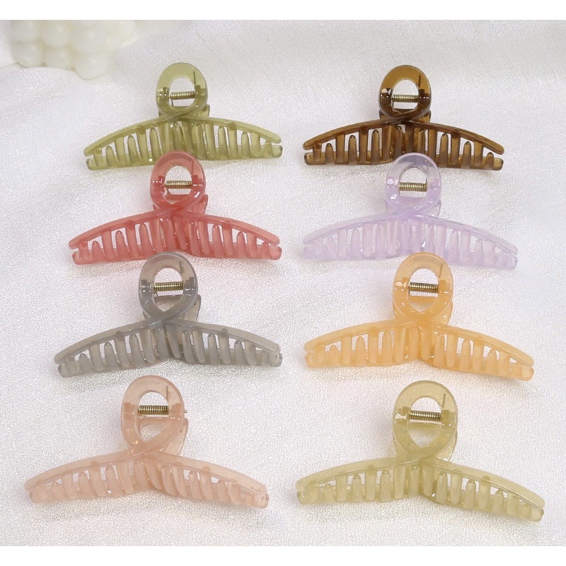 Cặp tóc càng cua dịu dàng