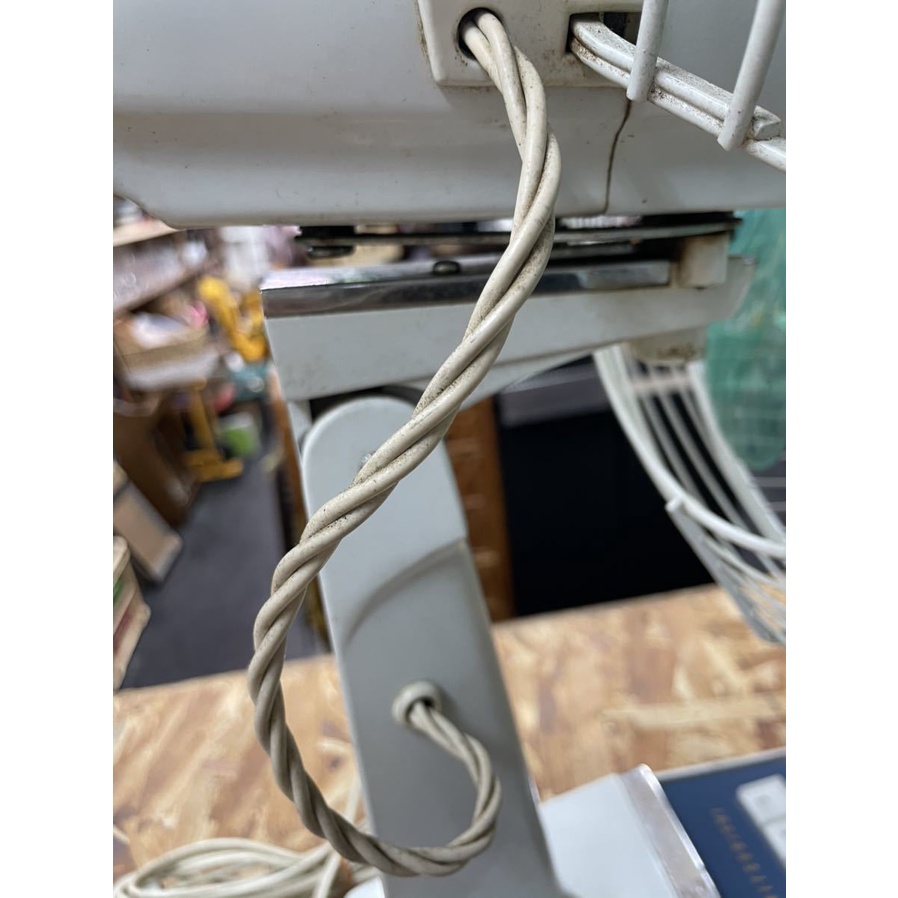 Quạt nội địa Nhật Mitsubishi D30 G2 cánh 30cm toàn  thân sắt giá 2tr