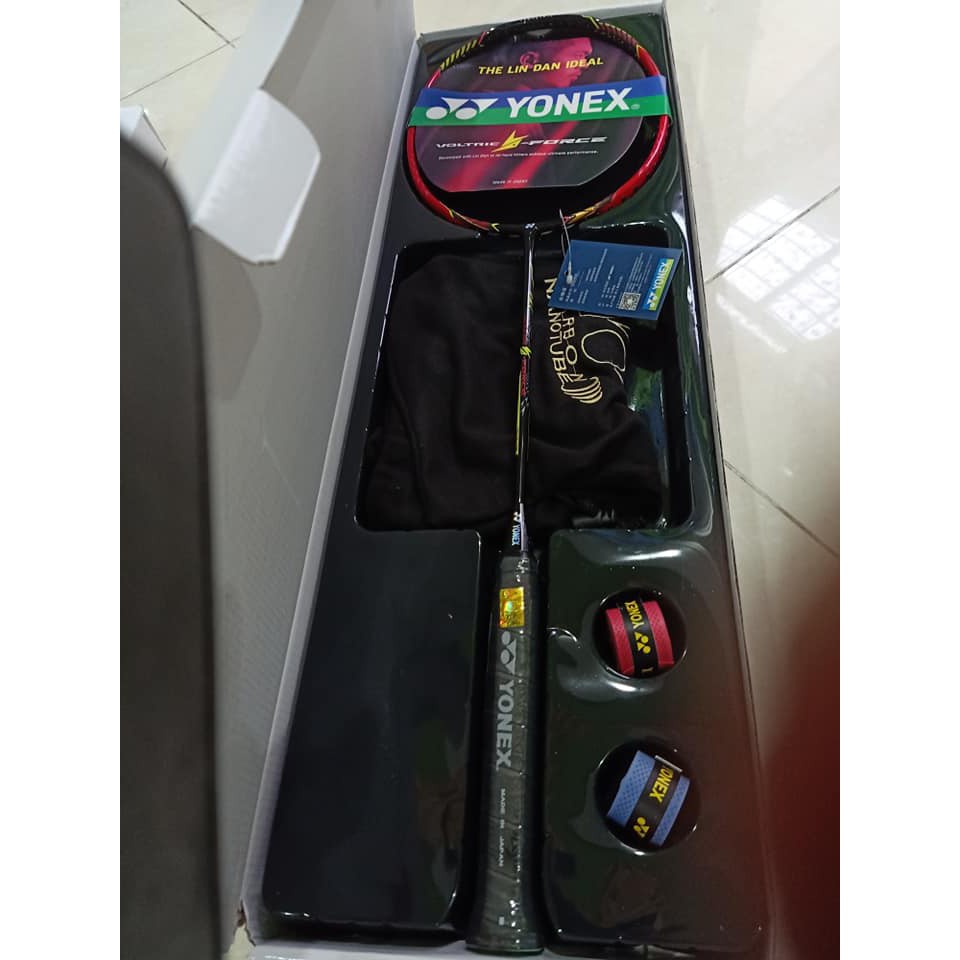 VỢT CẦU LÔNG YONEX VOLTRIC Z FOCE