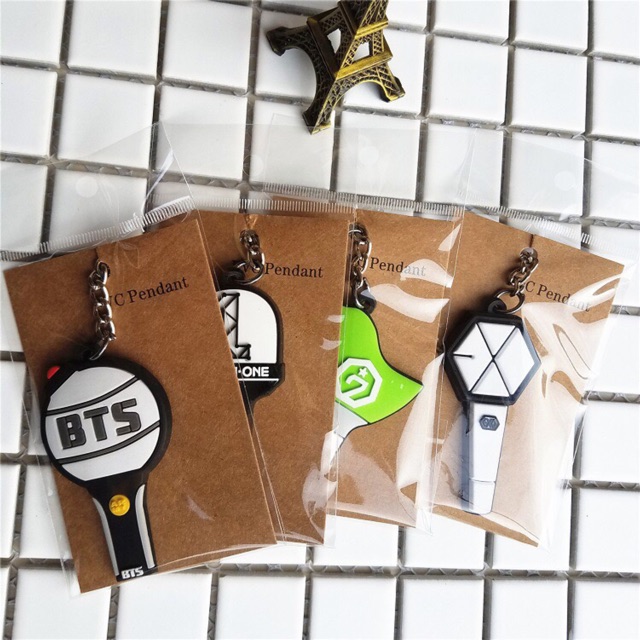 Móc khoá hình lightstick BTS / Exo / Wanna One / Got 7