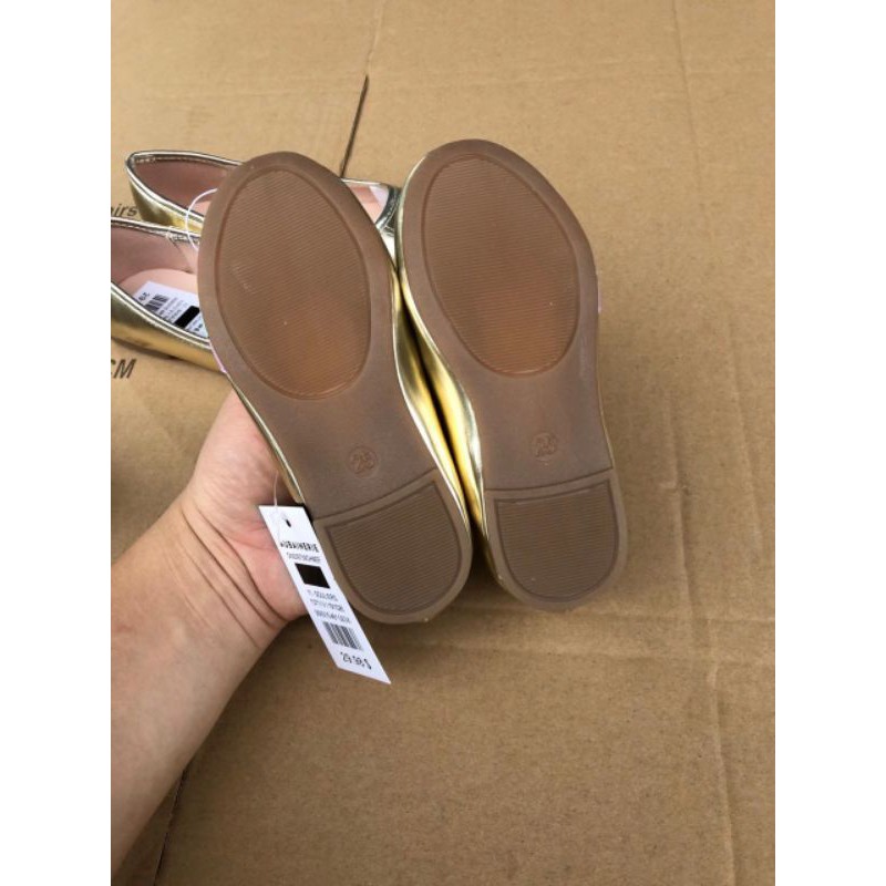 Giày xuất cho bé