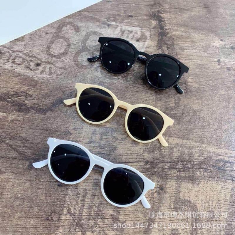 Kính râm ULZZANG đi biển