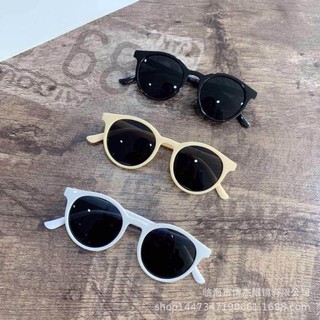 Kính râm ulzzang đi biển