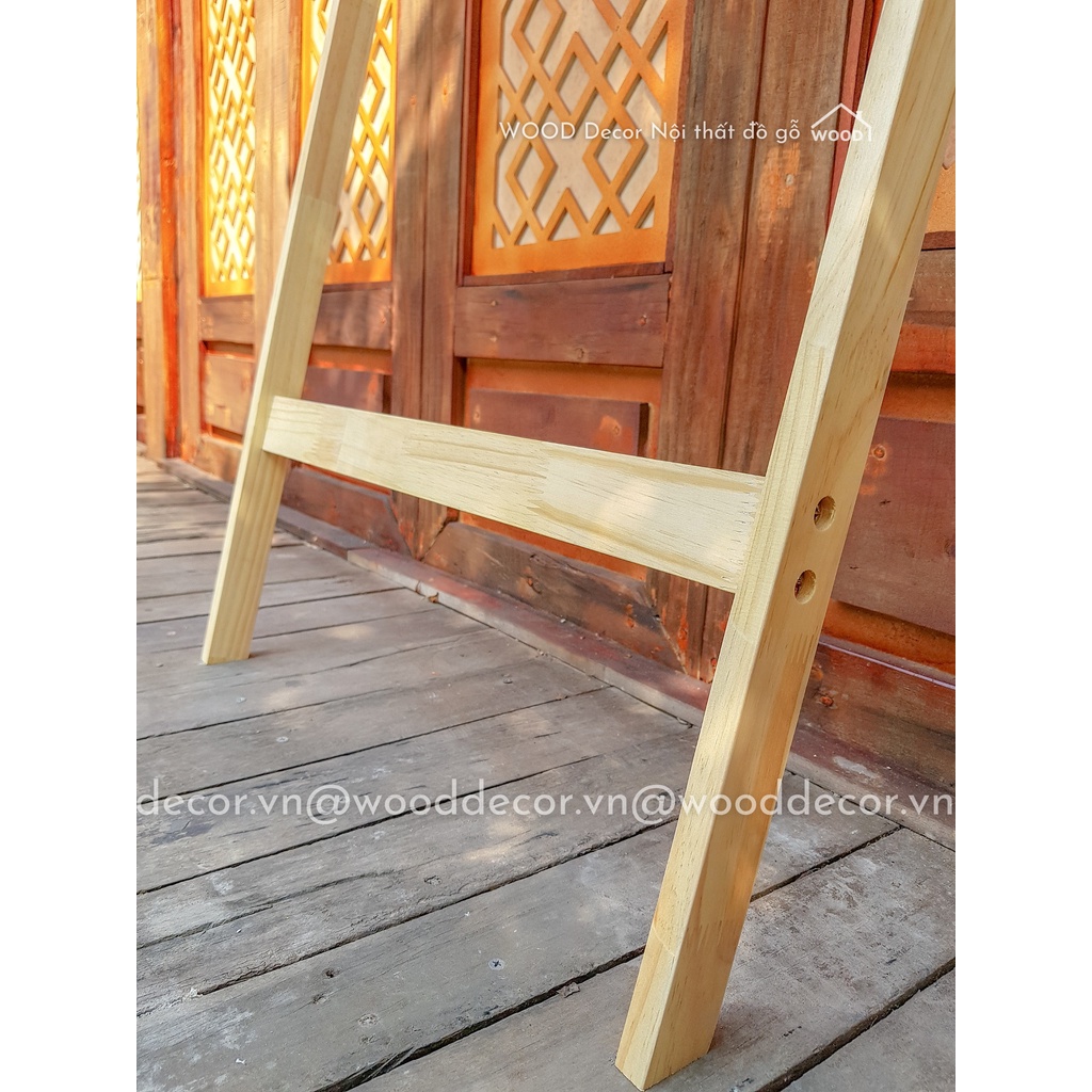 Thang gỗ trang trí tại shop, chụp quần áo online