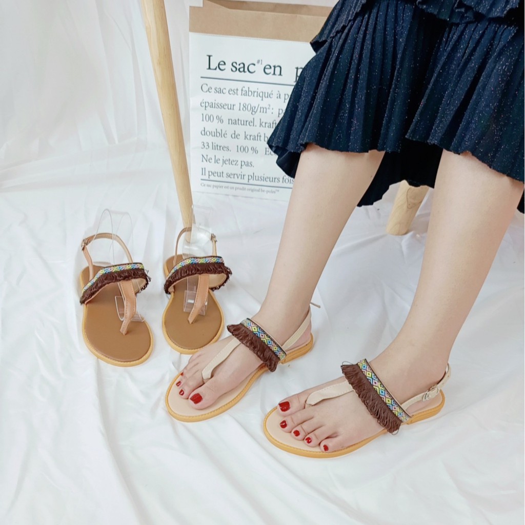 Giày sandal kẹp thổ cẩm màu kem đi biển phong cách vintage