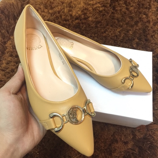 Giày bệt versace