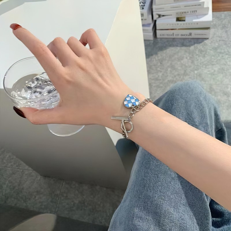 Vòng Tay Dây Mảnh Mặt Trái Tim Họa Tiết Bàn Cờ Cá Tính