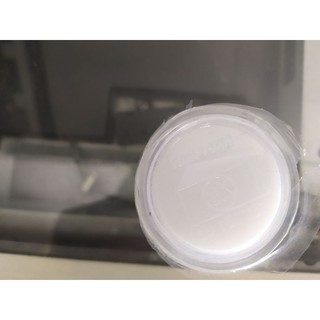 Sáp đếm số lượng giấy tờ.